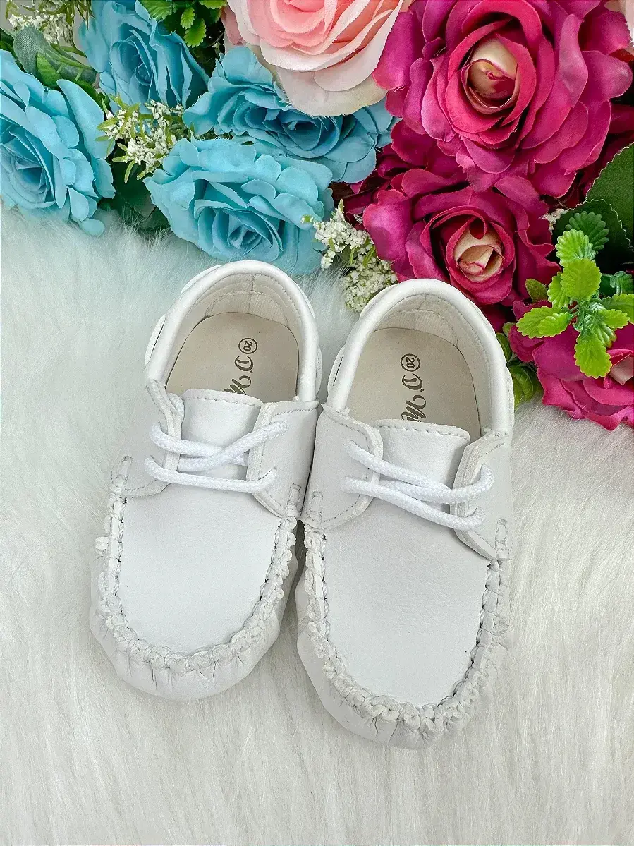 Calçado mocassim branco