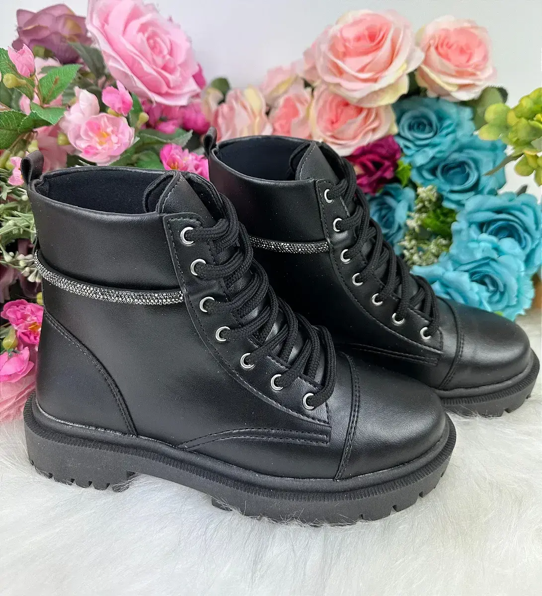 Bota coturno ousadia preta adulta strass