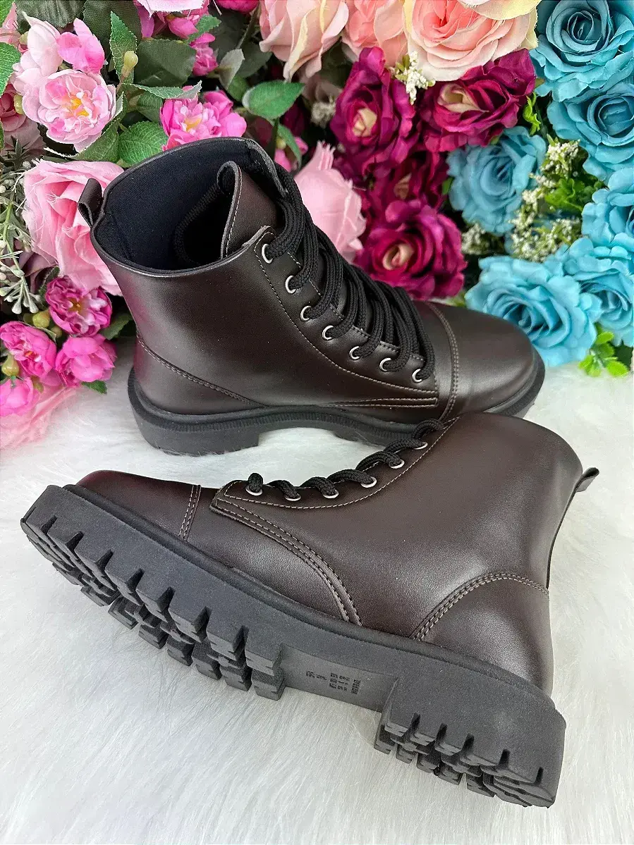 Bota coturno ousadia cafe adulta